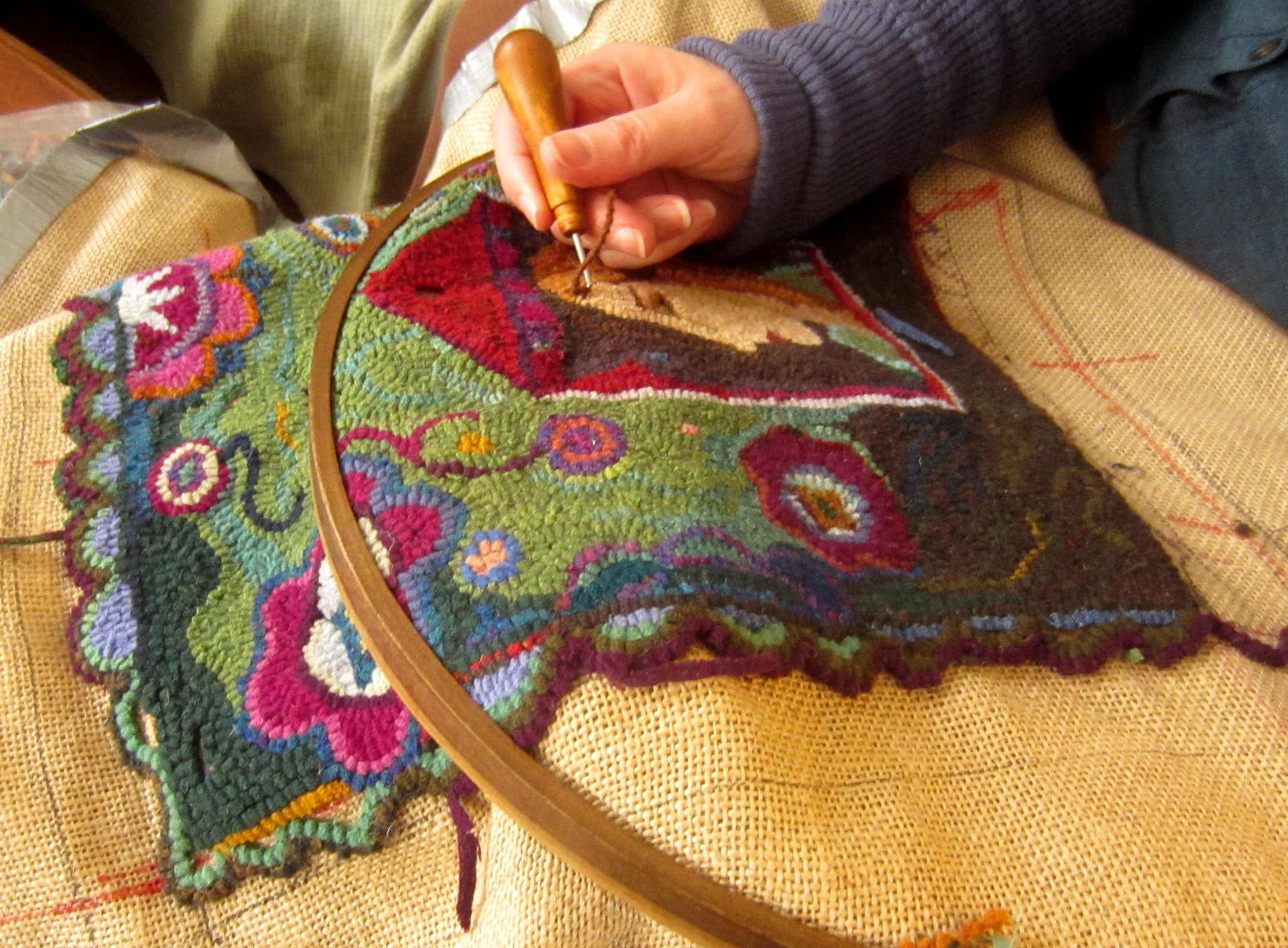 Hand hooked area rugs - how they are made