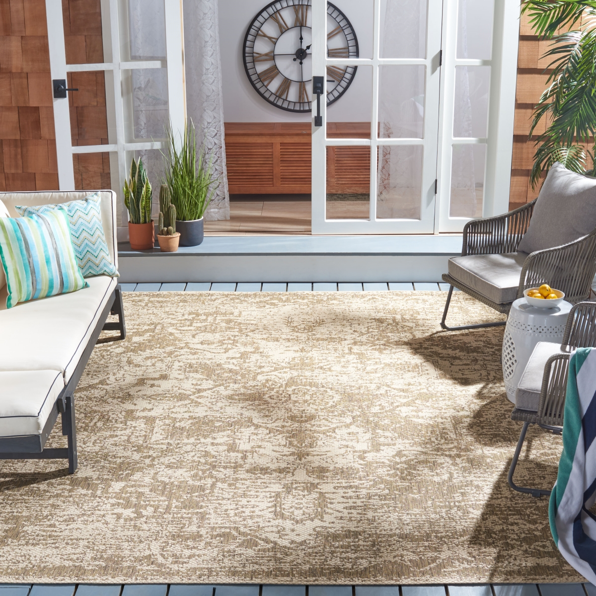 Safavieh Courtyard 8'-0