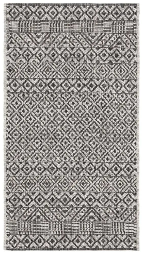 Safavieh Courtyard 2'-0