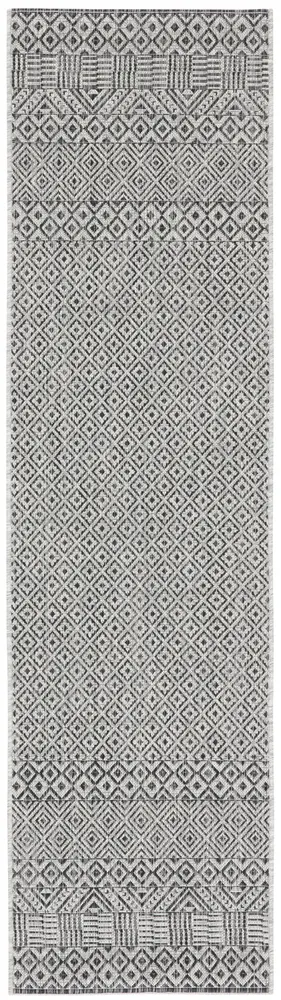 Safavieh Courtyard 2'-3