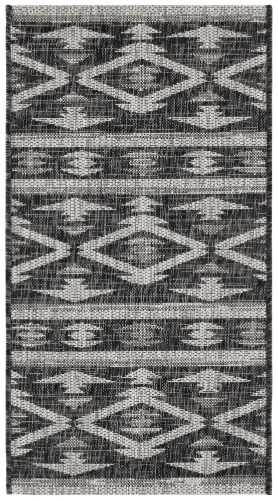 Safavieh Courtyard 2'-0