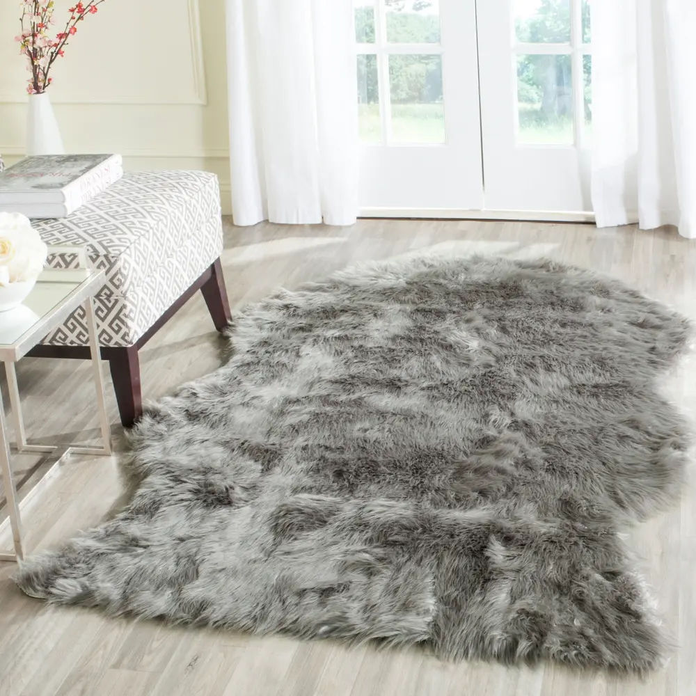 Safavieh Faux Sheep Skin 4'-0