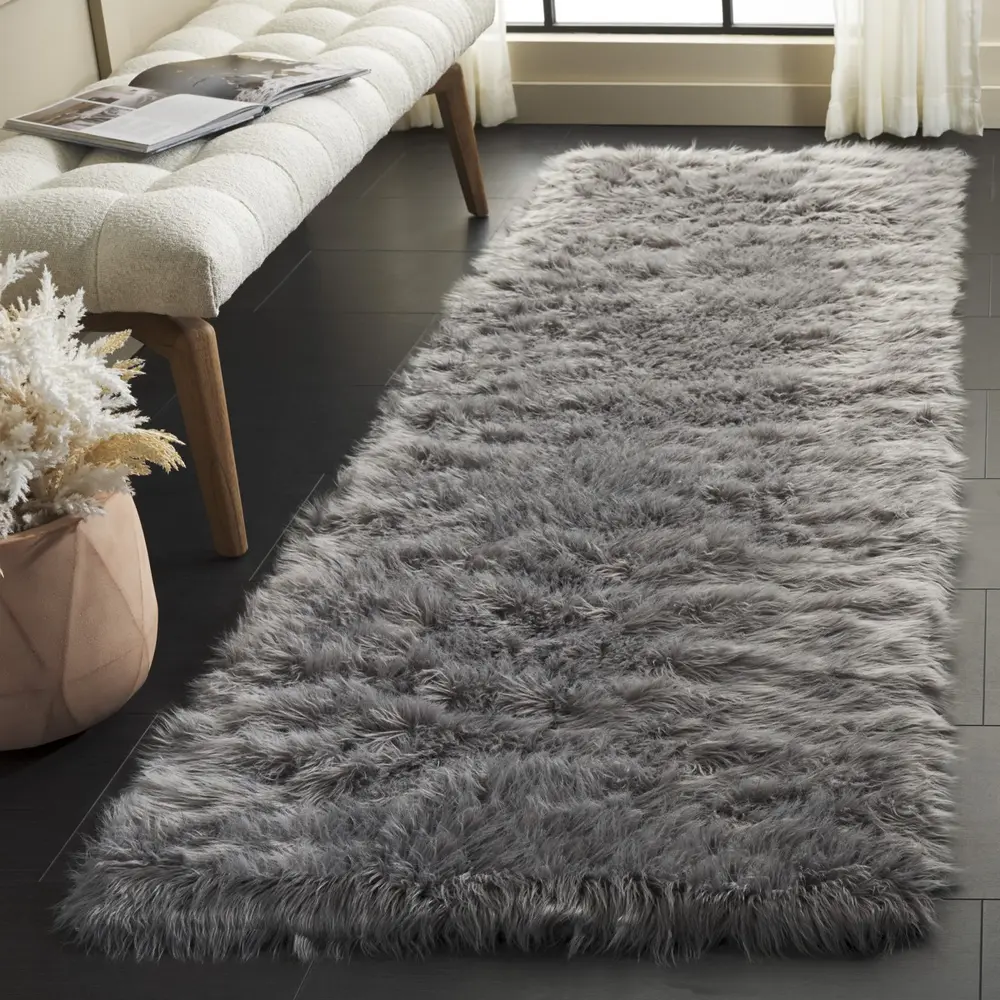 Safavieh Faux Sheep Skin 2'-6