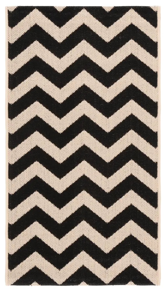 Safavieh Courtyard 2'-0