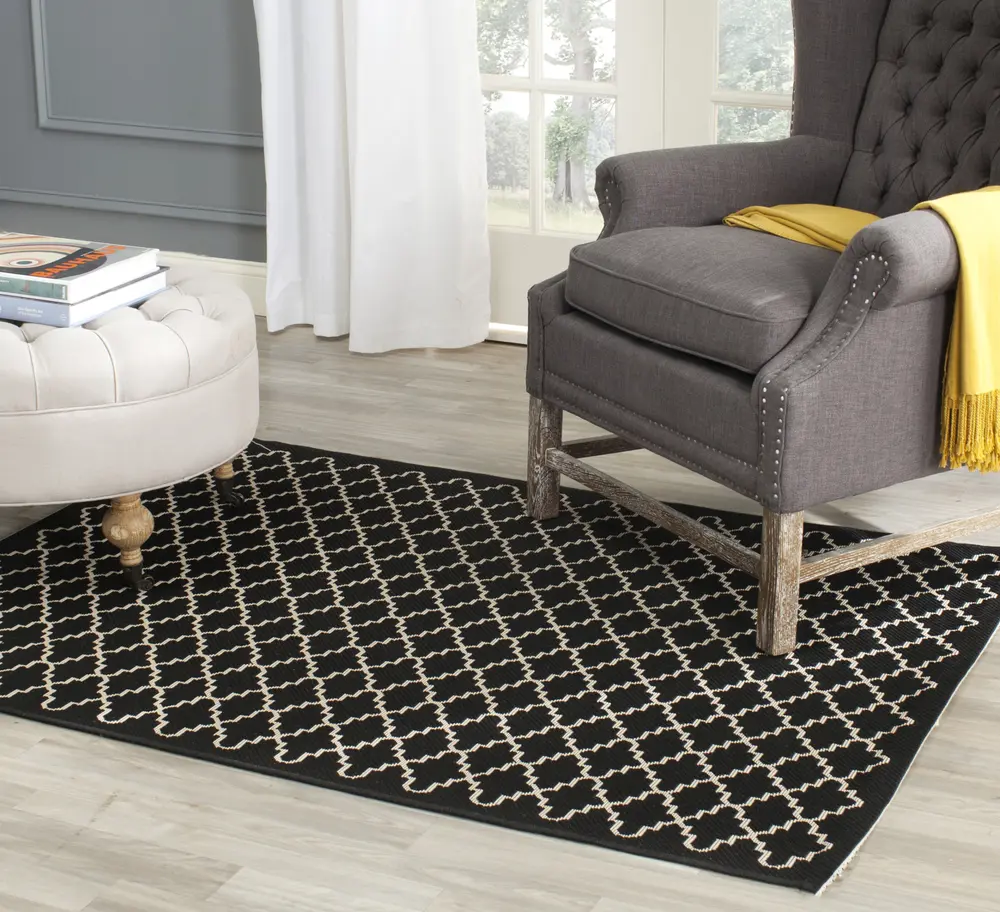 Safavieh Courtyard 4'-0