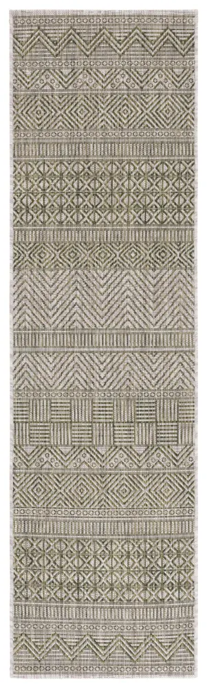 Safavieh Courtyard 2'-3