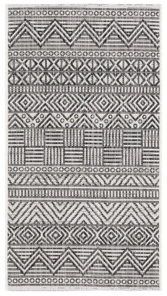 Safavieh Courtyard 2'-0