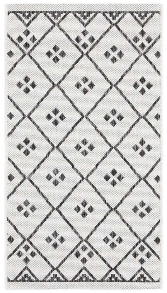 Safavieh Courtyard 2'-0