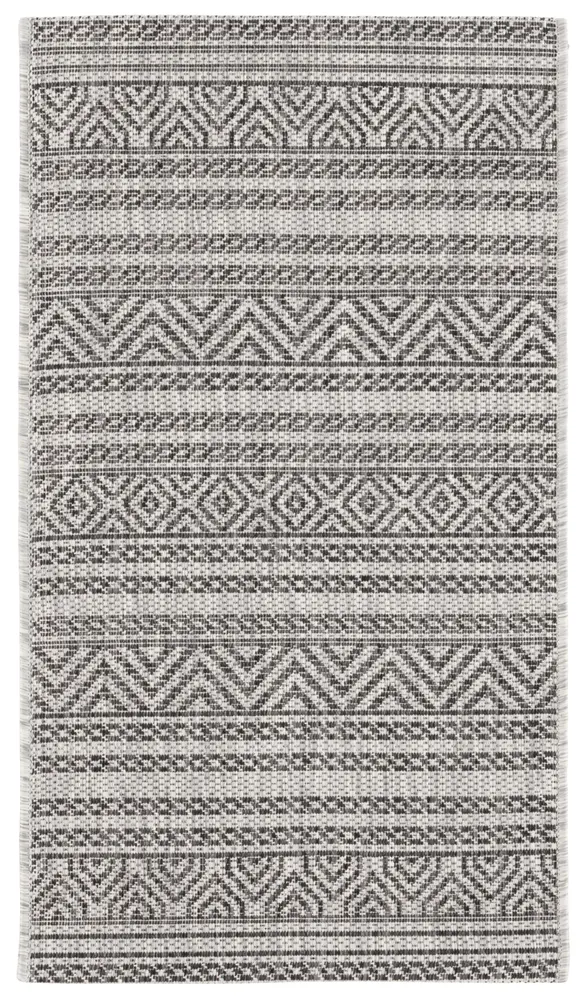 Safavieh Courtyard 2'-0