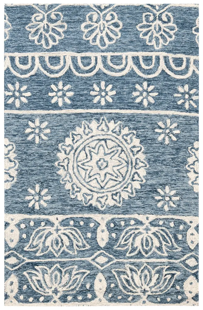 Safavieh Micro-Loop 2'-6