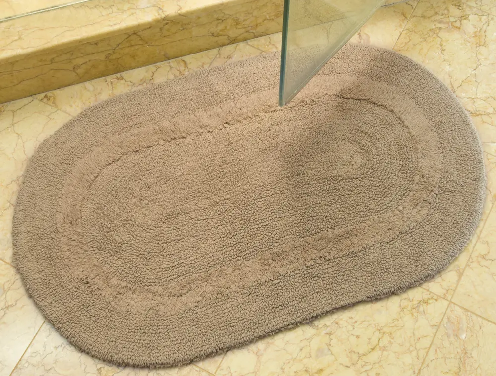 Safavieh Plush Master Bath 1'-9