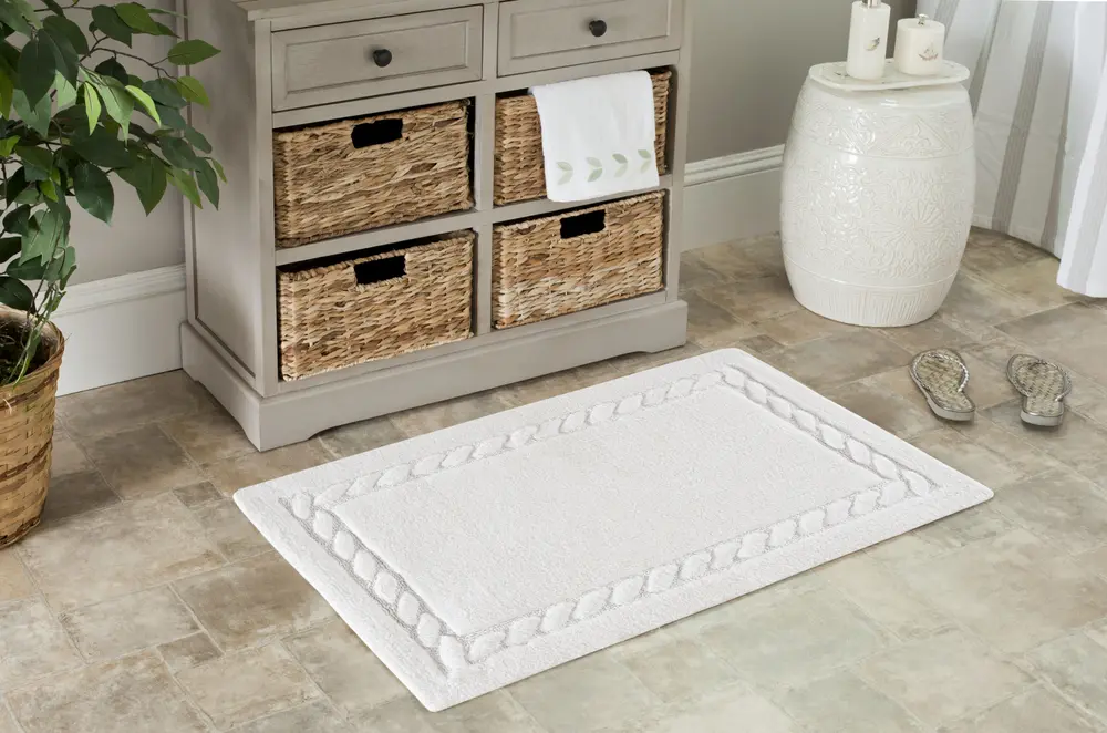 Safavieh Plush Master Bath 1'-9