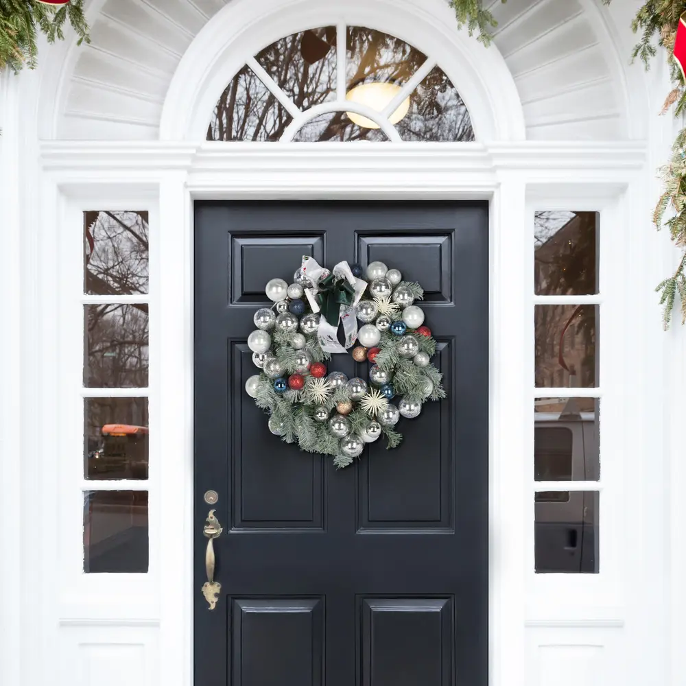 Faux 20 Inch Pine Led Wreath W/ Ornaments