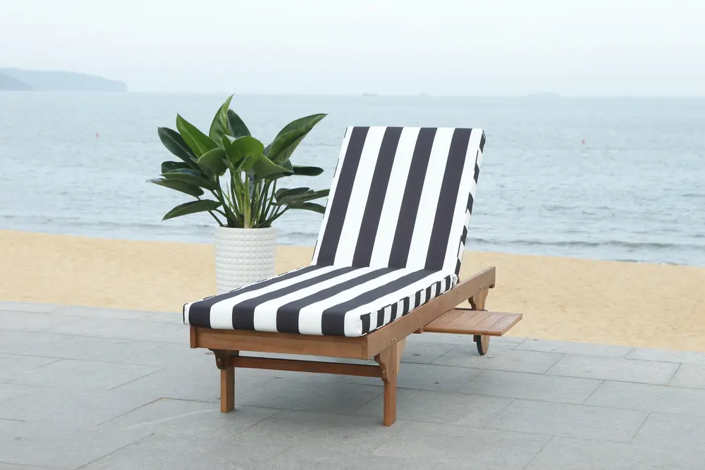 Newport Chaise Lounge Chair With Side Table