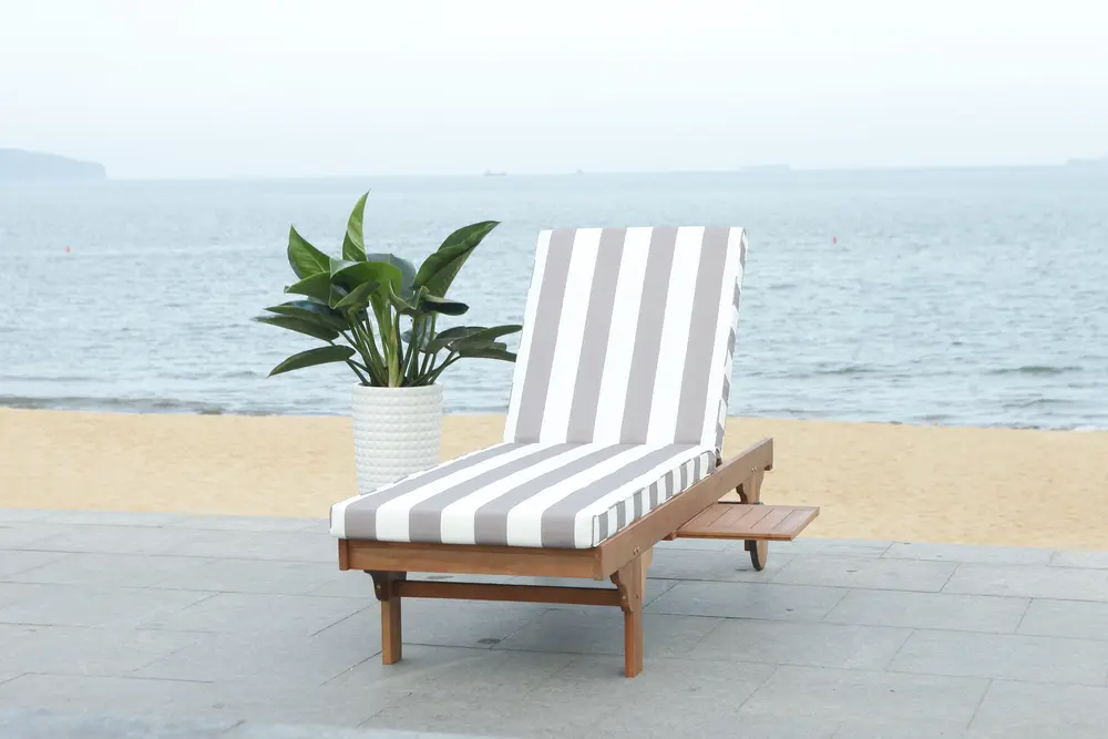 Newport Chaise Lounge Chair With Side Table