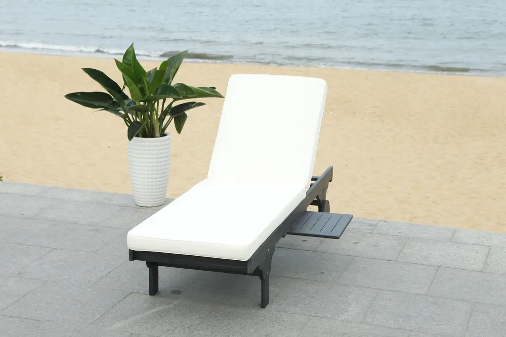 Newport Chaise Lounge Chair With Side Table