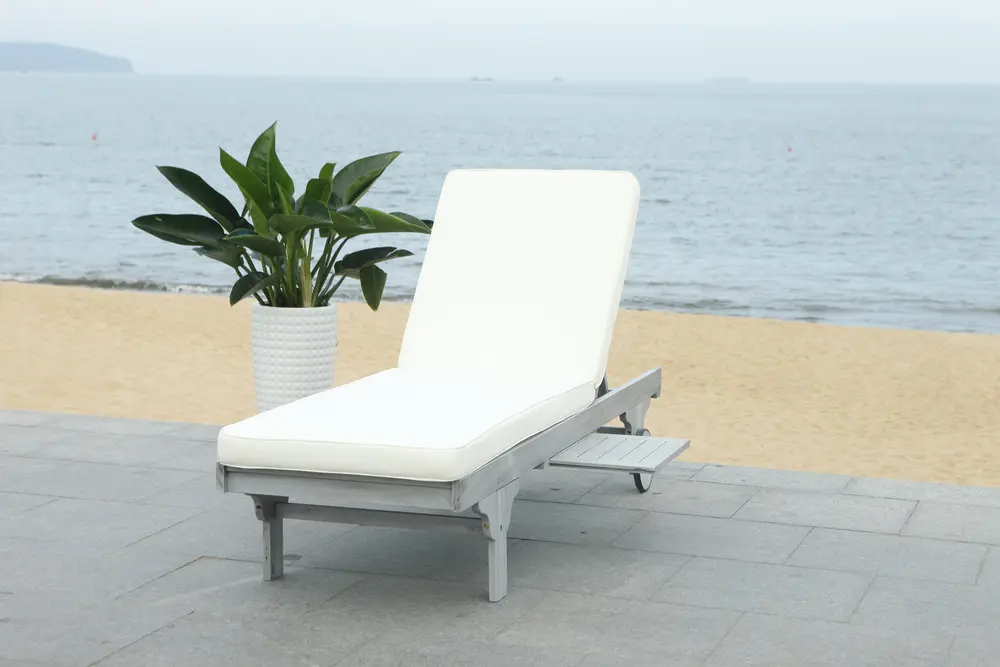 Newport Chaise Lounge Chair With Side Table
