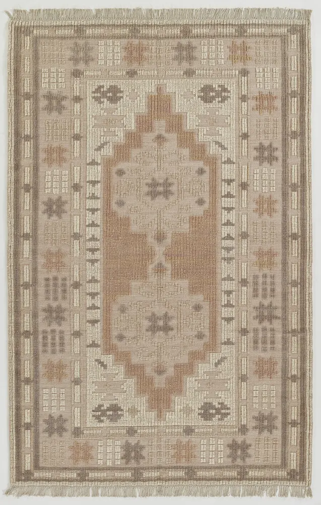 Momeni Bristol 2' X 3' Blush Traditional